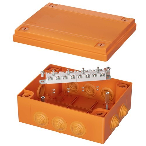 FSB211204 | Коробка пластиковая FS с кабельными вводами и клеммниками, IP55, 150х110х70 мм, 12р, 450V, 6A, 4 мм2 DKC