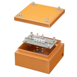 FSB30404 | Коробка стальная FS с гладкими стенками и клеммниками, IP66, 150х150х80 мм, 4р, 450V, 6A, 4 мм2 DKC